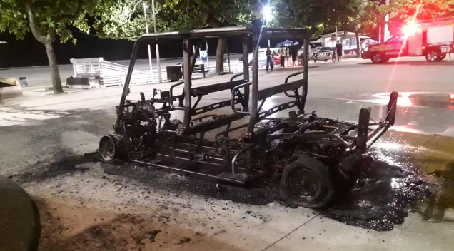 Suspeitos que incendiaram quadriciclo da GM são presos em Balneário Camboriú.